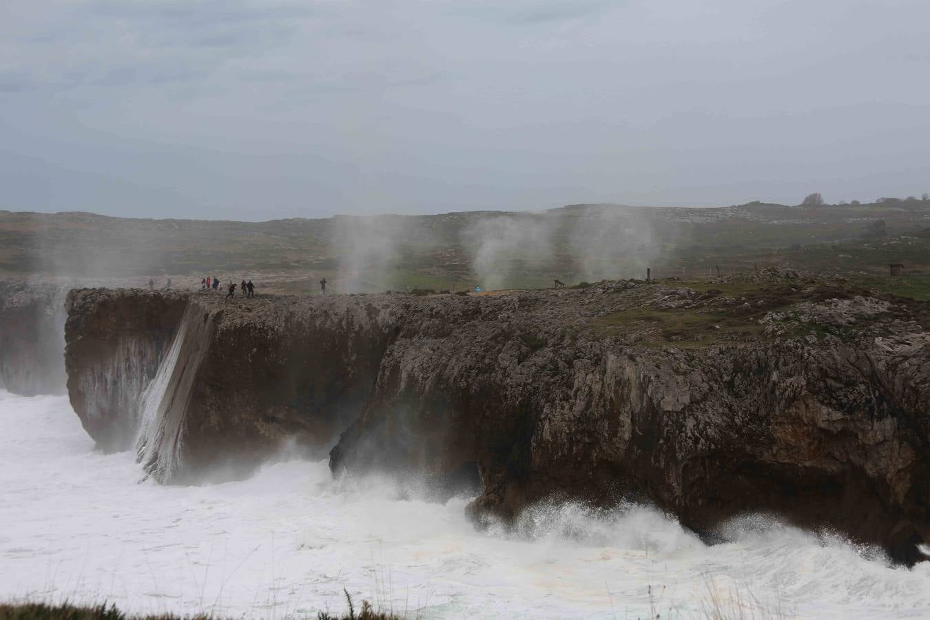 Los bufones de Pría, la otra cara del temporal