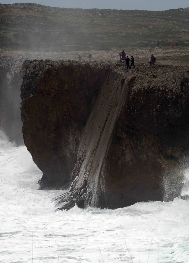 Los bufones de Pría, la otra cara del temporal