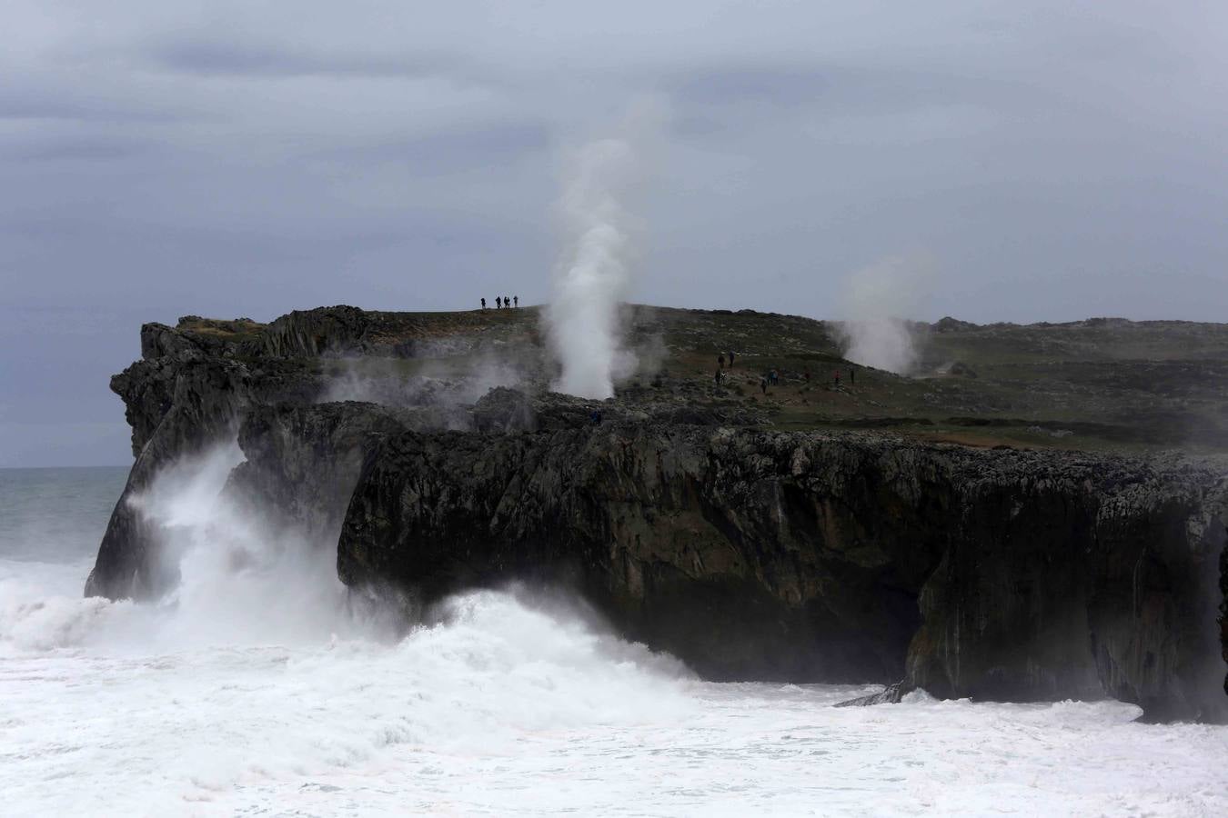 Los bufones de Pría, la otra cara del temporal