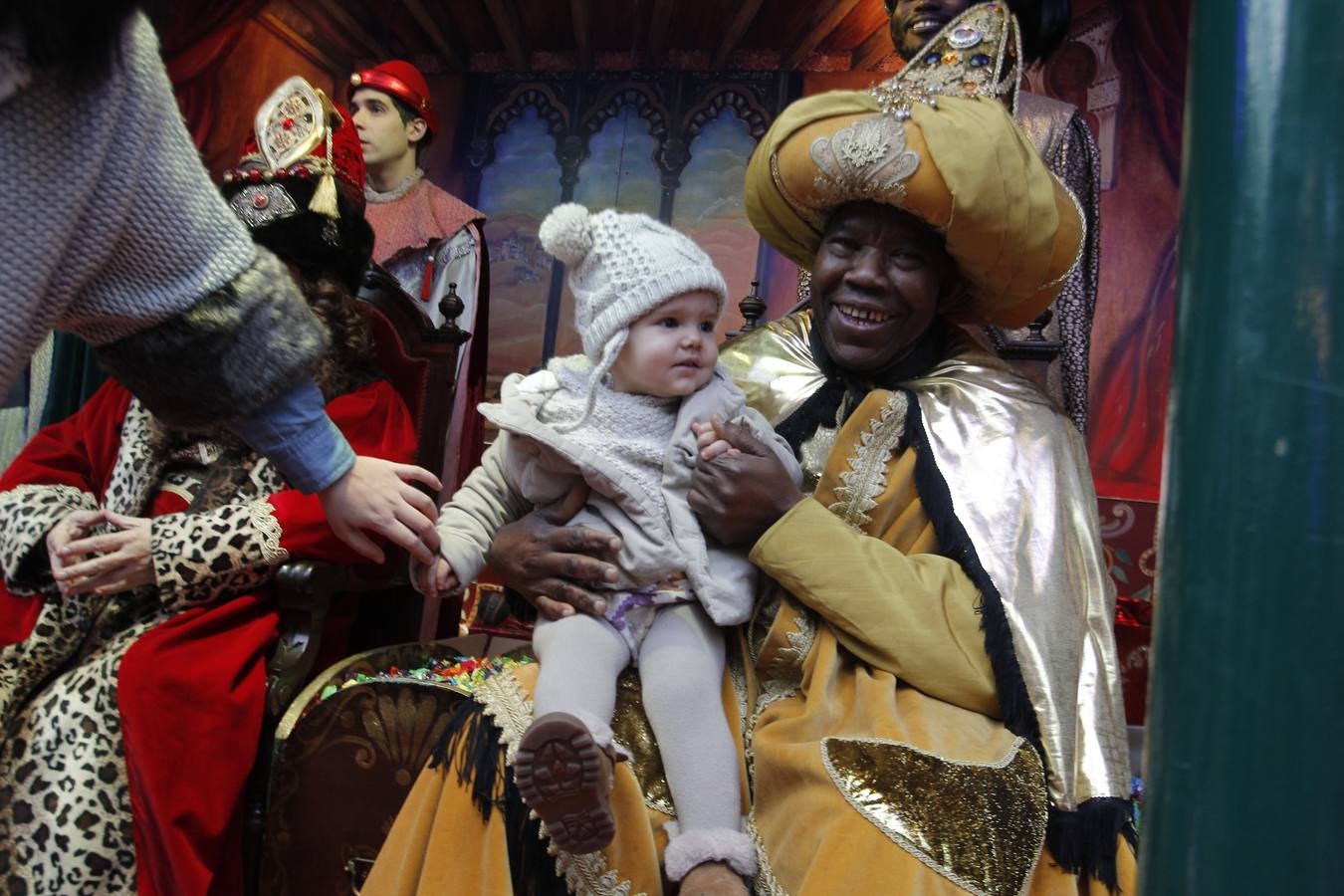 El brindis de los Reyes Magos con el Gobierno local de Oviedo, en imágenes