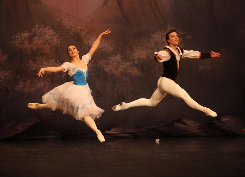 Giselle llena el Teatro Jovellanos de Gijón