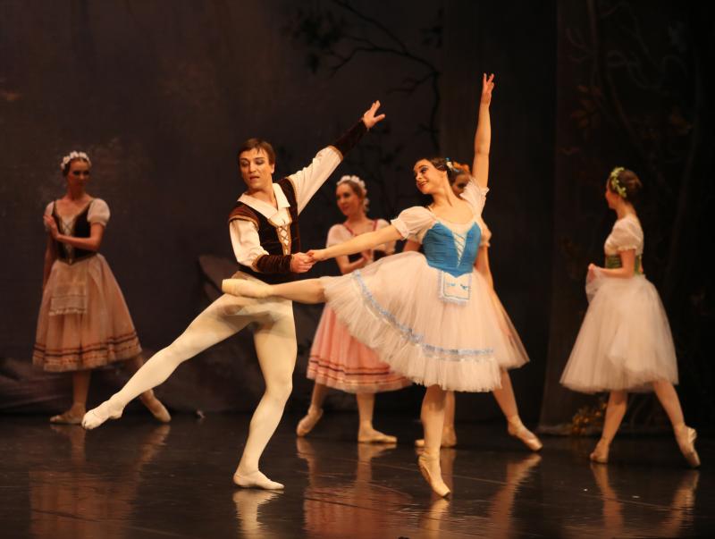 Giselle llena el Teatro Jovellanos de Gijón