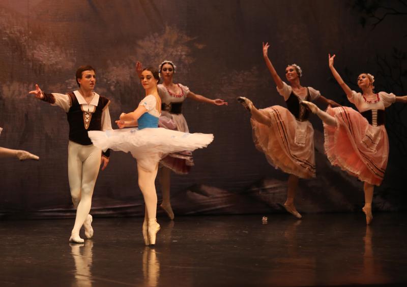 Giselle llena el Teatro Jovellanos de Gijón