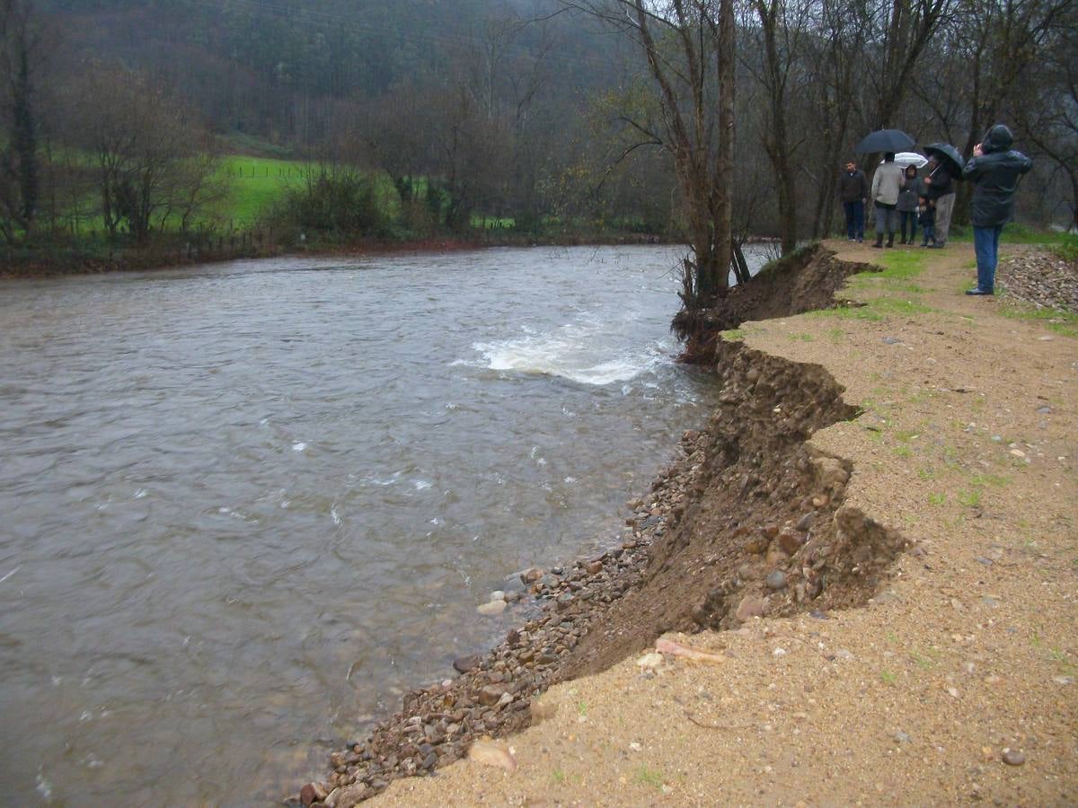 El río Esva, a su paso por Brieves, en Valdés.