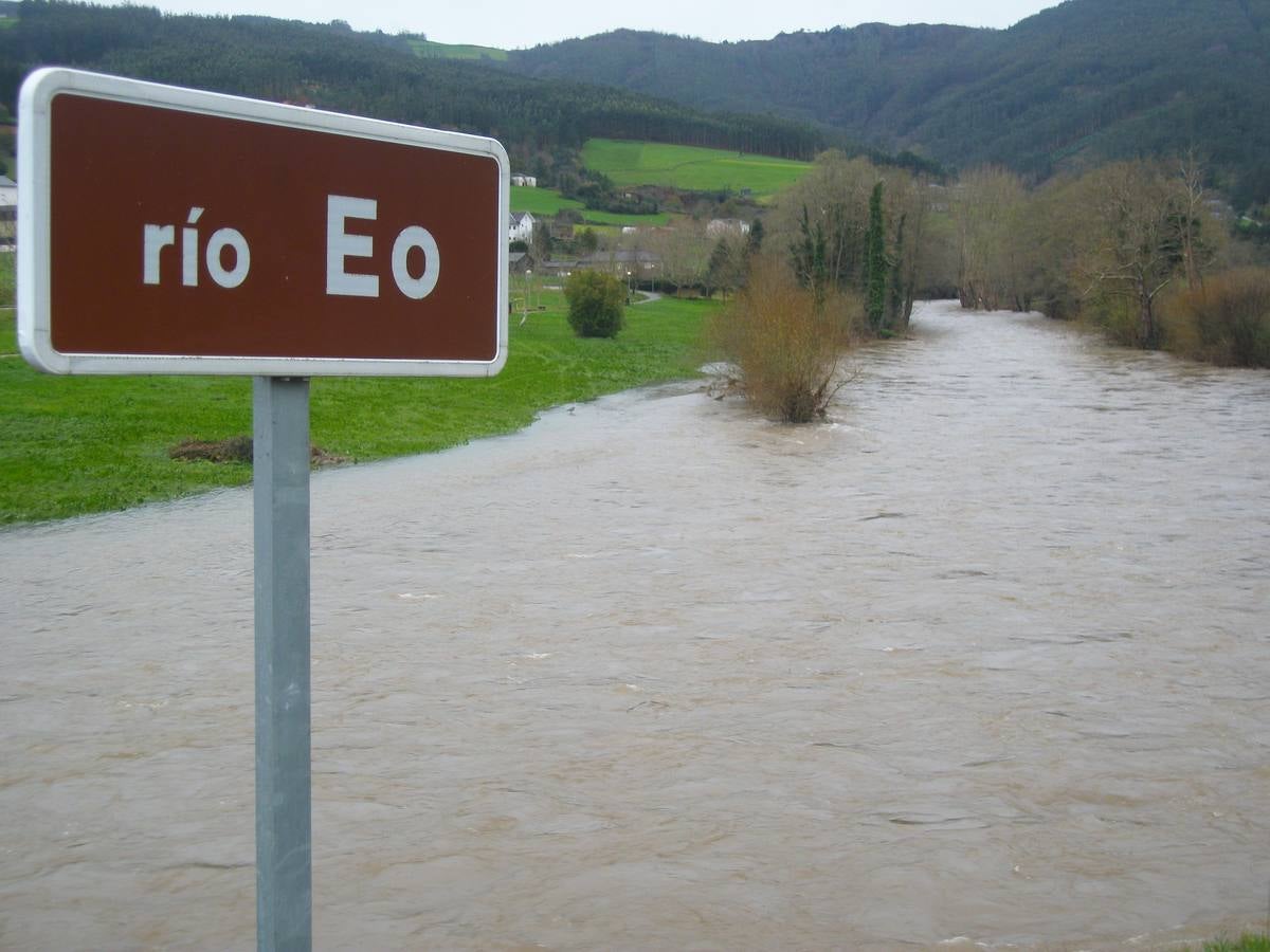 El caudal del río Eo, al máximo en San Tirso de Abres.