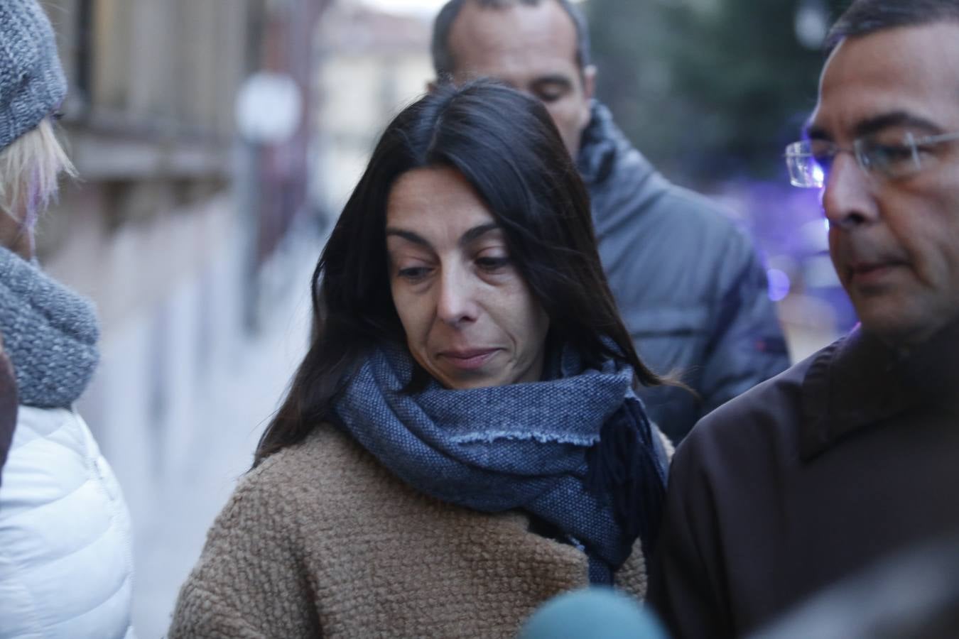 Raquel Gago accede por la puerta principal a la Audiencia.