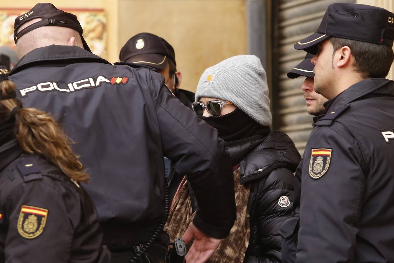 Traslado de Triana Martínez durante el receso para comer del juicio por la muerte de Isabel Carrasco.