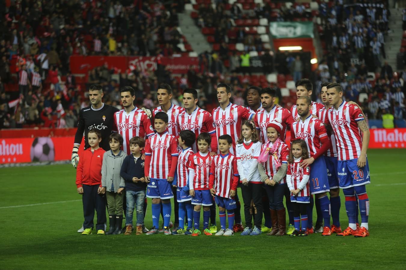 ¿Estuviste en el Sporting 5-1 Real Sociedad? Búscate en las imágenes (I)