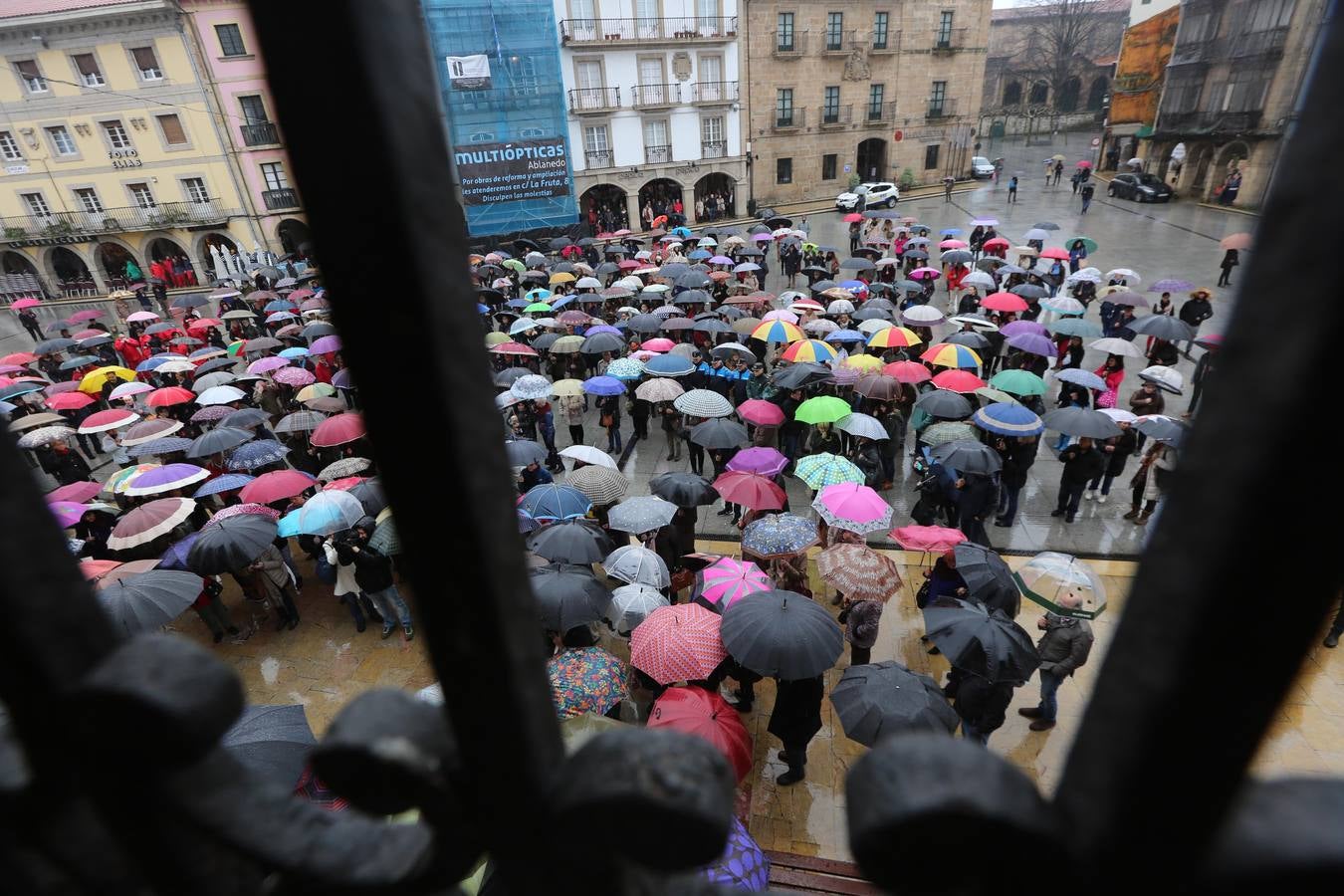 Duelo y silencio en Avilés