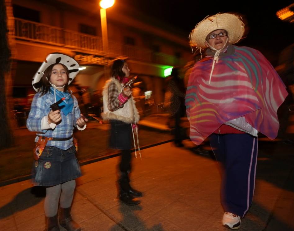 Llaranes, a ritmo de charanga y fanfarria en el Antroxu