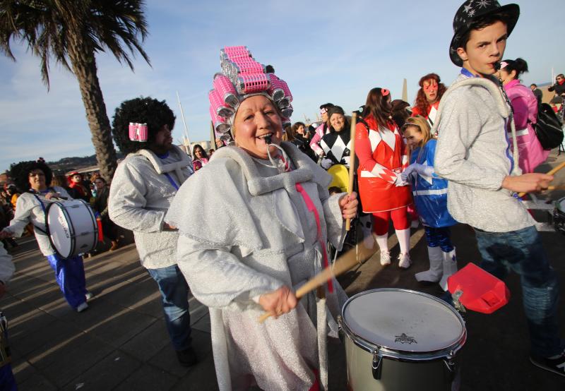 La Calzada y el Natahoyo desfilan por el Antroxu