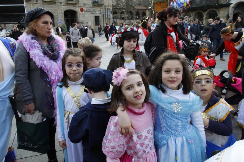 DESFILE DE ESCOLINOS ANTROXAOS POR LAS CALLES DE AVILÉS
