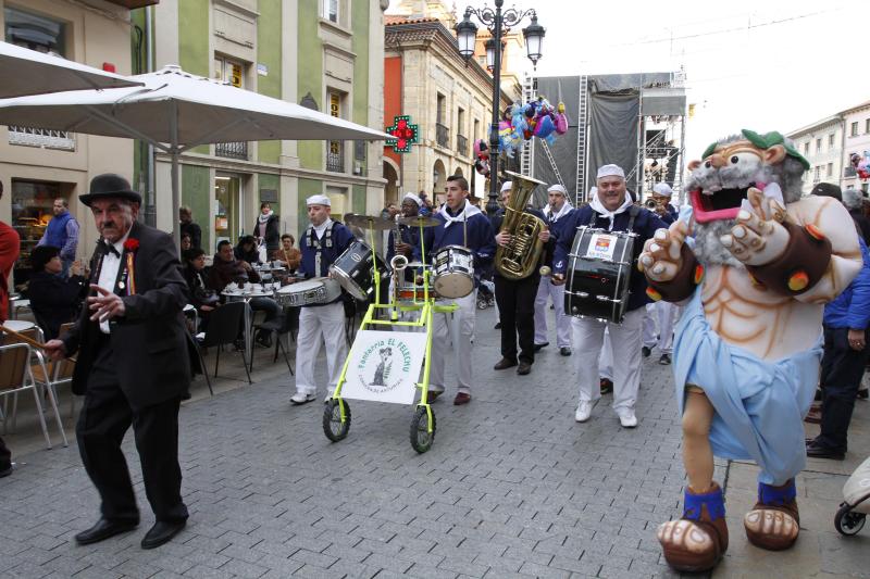 DESFILE DE ESCOLINOS ANTROXAOS POR LAS CALLES DE AVILÉS