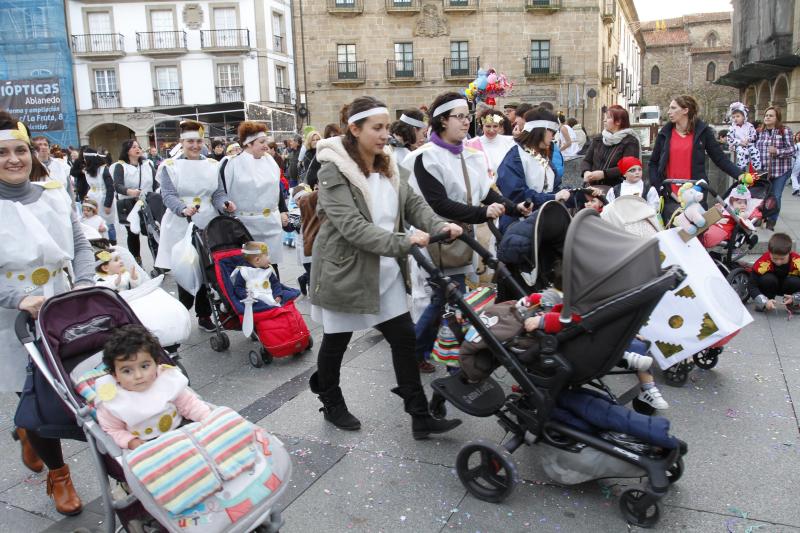 DESFILE DE ESCOLINOS ANTROXAOS POR LAS CALLES DE AVILÉS