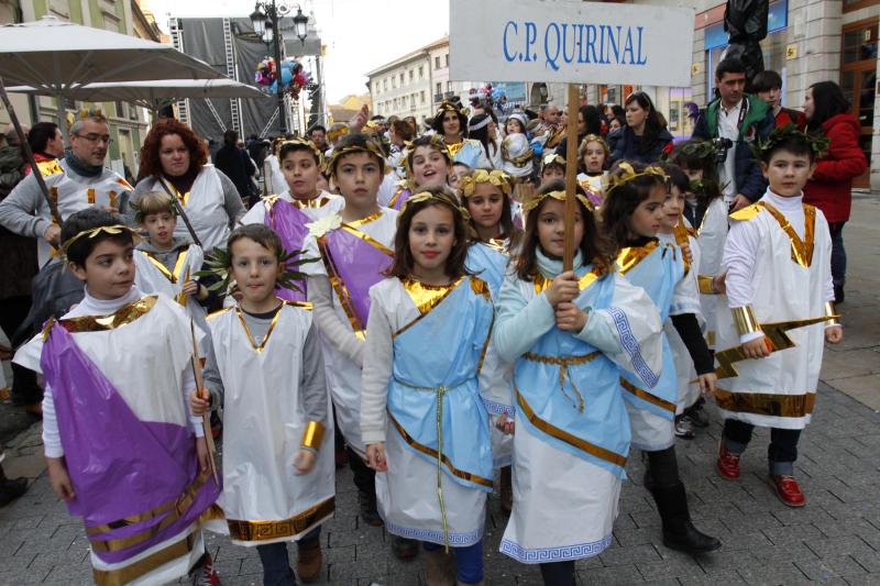 DESFILE DE ESCOLINOS ANTROXAOS POR LAS CALLES DE AVILÉS