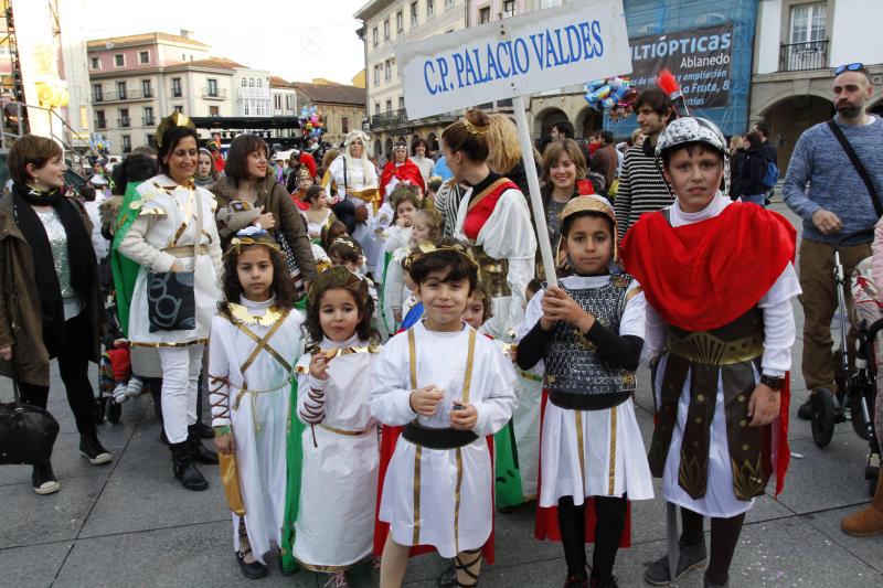 DESFILE DE ESCOLINOS ANTROXAOS POR LAS CALLES DE AVILÉS