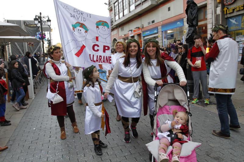 DESFILE DE ESCOLINOS ANTROXAOS POR LAS CALLES DE AVILÉS