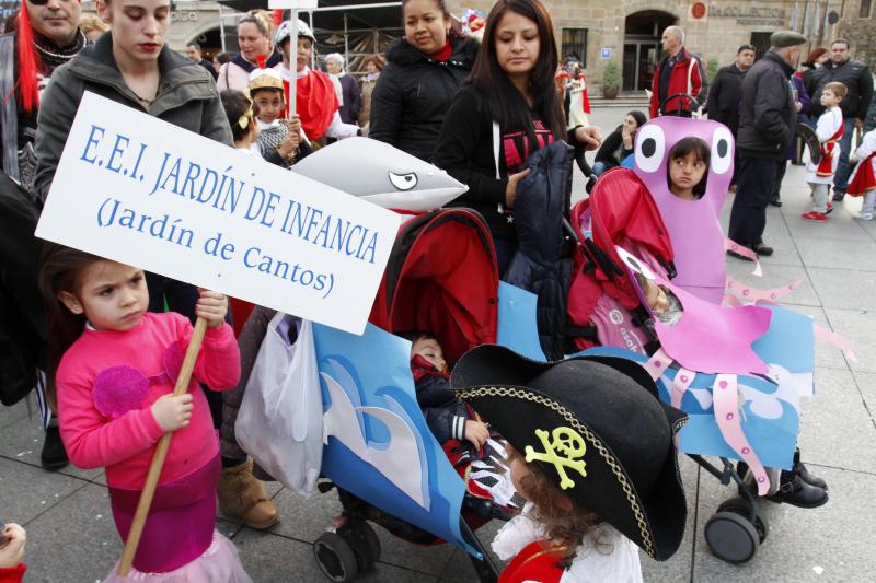 DESFILE DE ESCOLINOS ANTROXAOS POR LAS CALLES DE AVILÉS