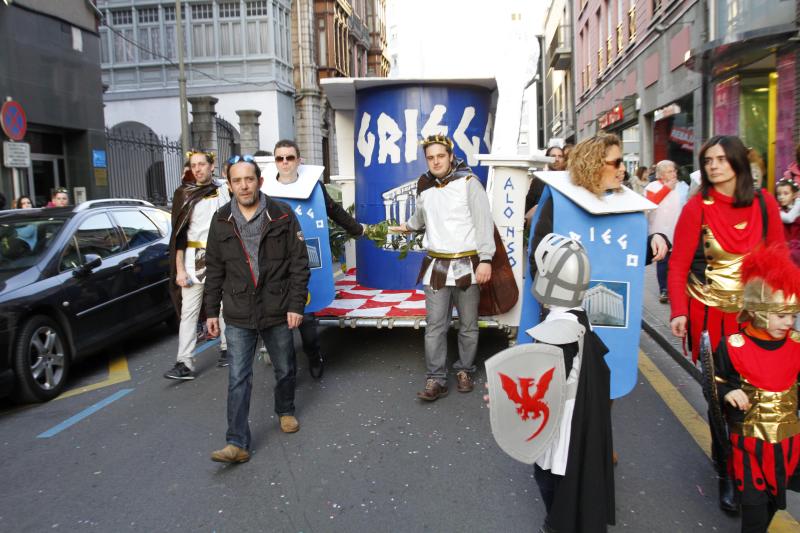 DESFILE DE ESCOLINOS ANTROXAOS POR LAS CALLES DE AVILÉS