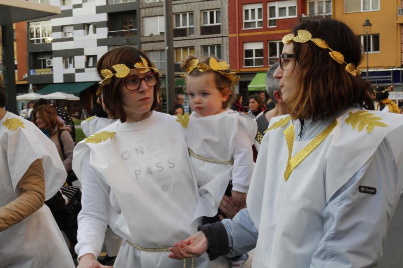DESFILE DE ESCOLINOS ANTROXAOS POR LAS CALLES DE AVILÉS