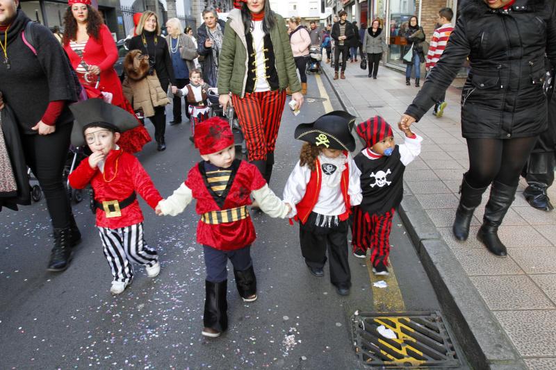 DESFILE DE ESCOLINOS ANTROXAOS POR LAS CALLES DE AVILÉS