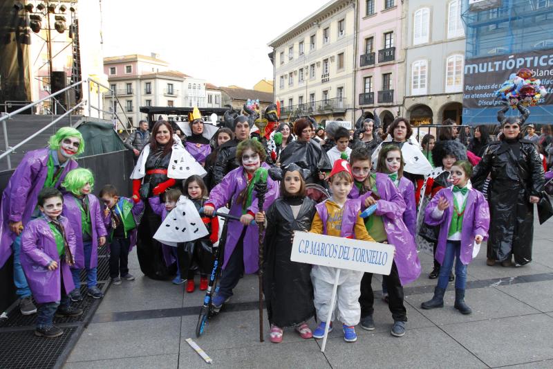DESFILE DE ESCOLINOS ANTROXAOS POR LAS CALLES DE AVILÉS
