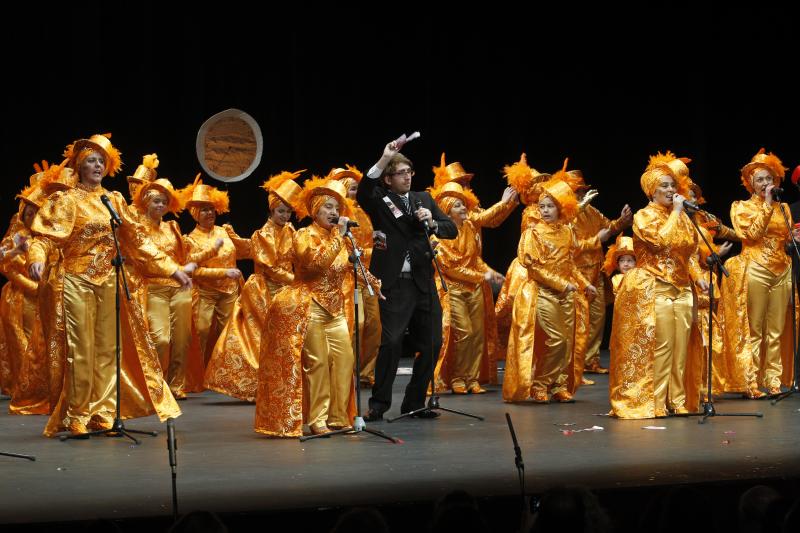 Concurso de charangas de Antroxu en el Jovellanos