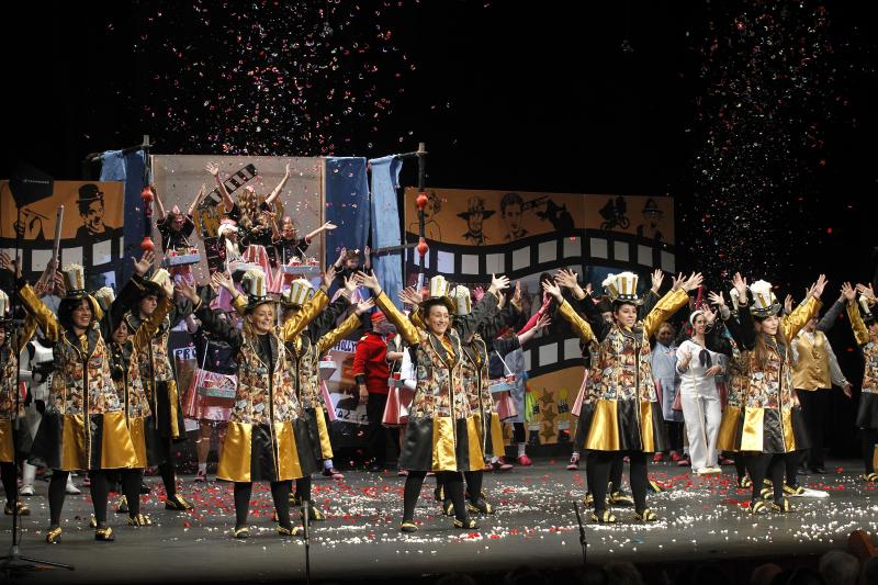 Concurso de charangas de Antroxu en el Jovellanos