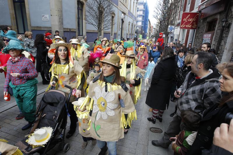 Desfile infantil de Antroxu por las calles de Gijón