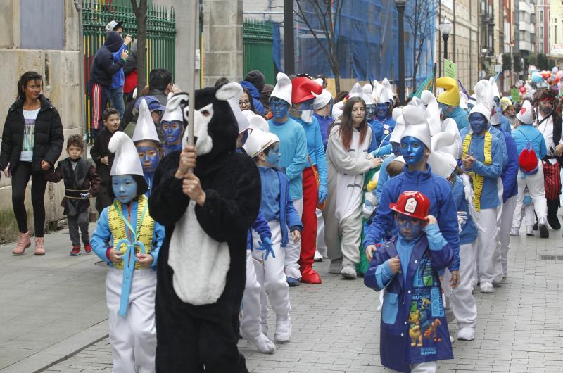 Desfile infantil de Antroxu por las calles de Gijón