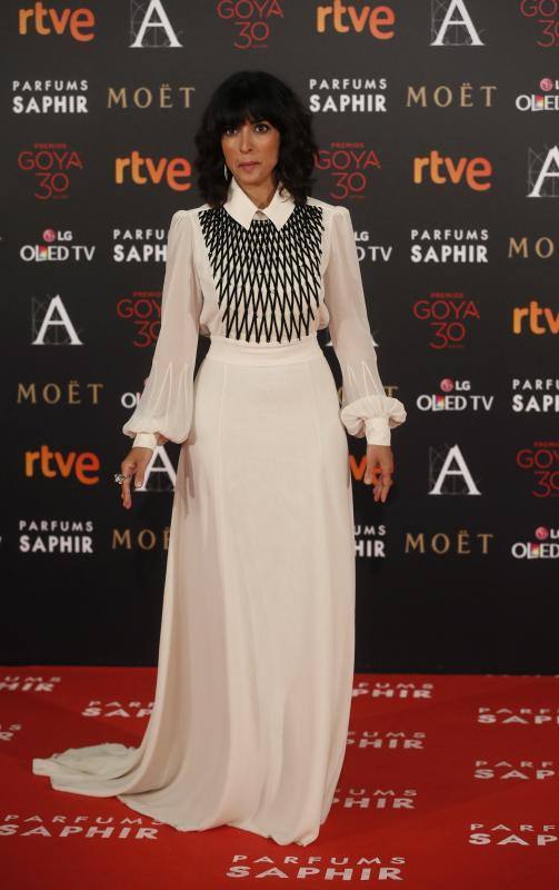 Inma Cuesta ni siquiera parece Inma Cuesta con este vestido de Teresa Helbig y ese peinado de autor desconocido que no le favorecía en absoluto.