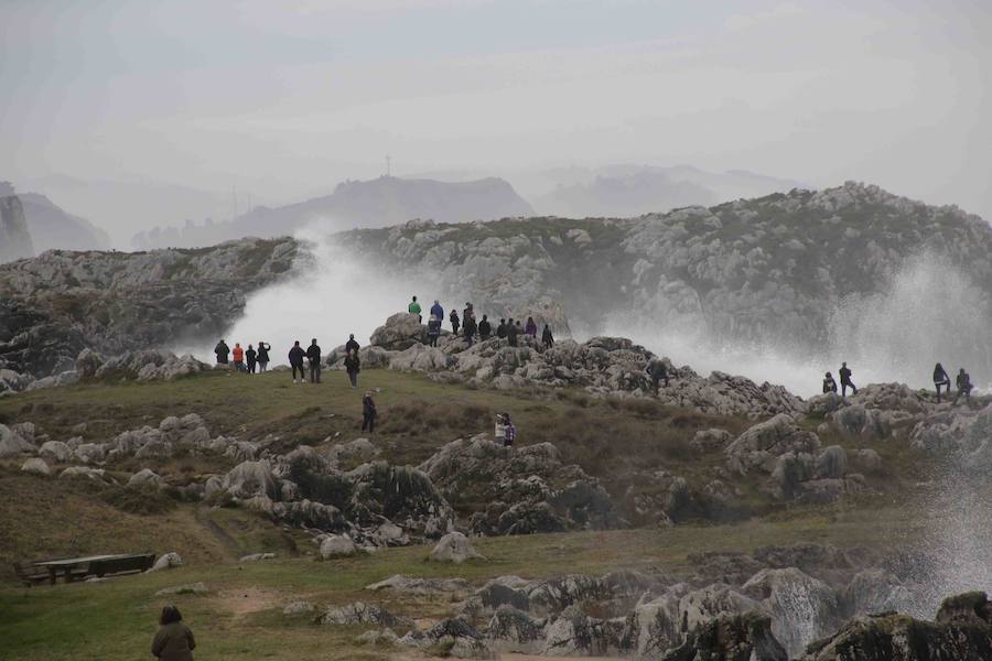 Las espectaculares imágenes de los Bufones de Pría por el temporal