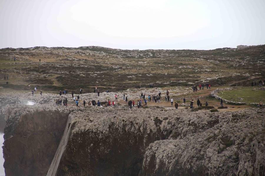 Las espectaculares imágenes de los Bufones de Pría por el temporal