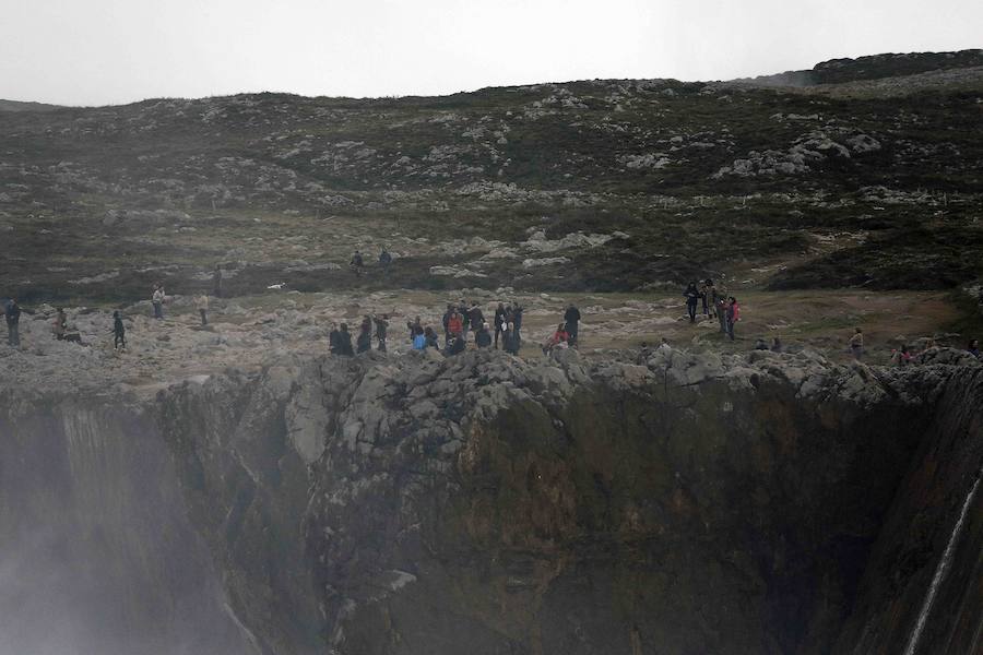 Las espectaculares imágenes de los Bufones de Pría por el temporal