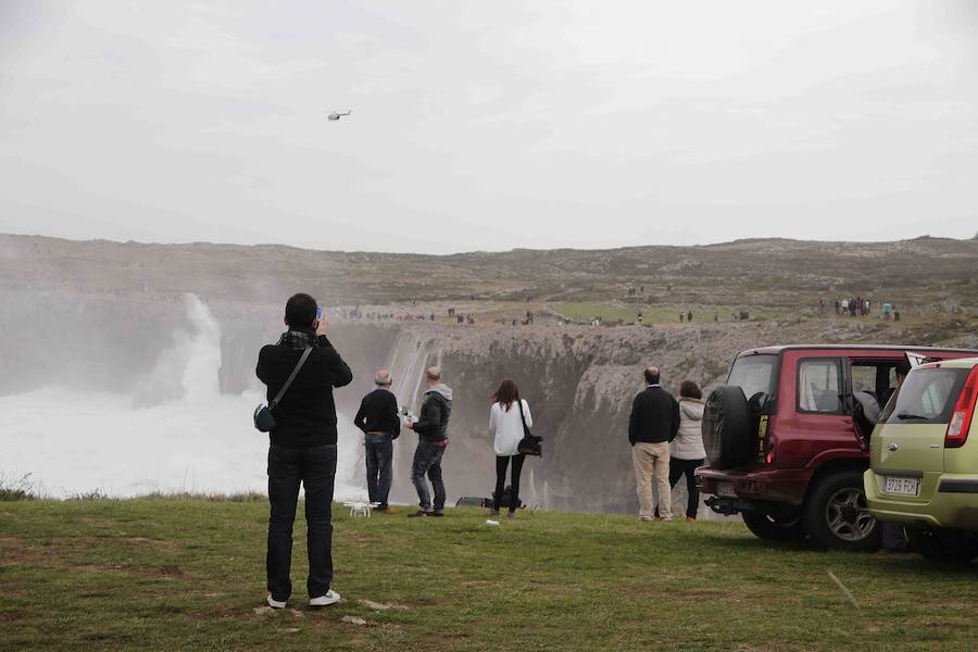 Las espectaculares imágenes de los Bufones de Pría por el temporal