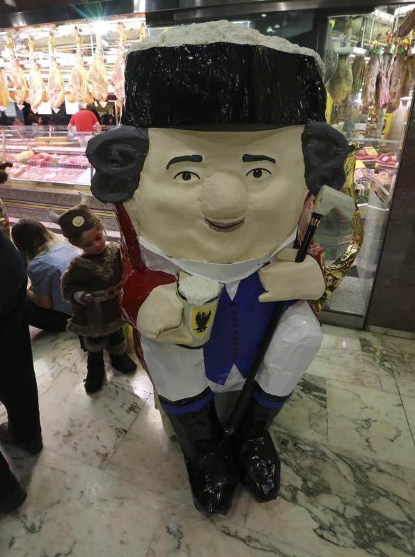 Los niños desfilan en los centros comerciales de Avilés