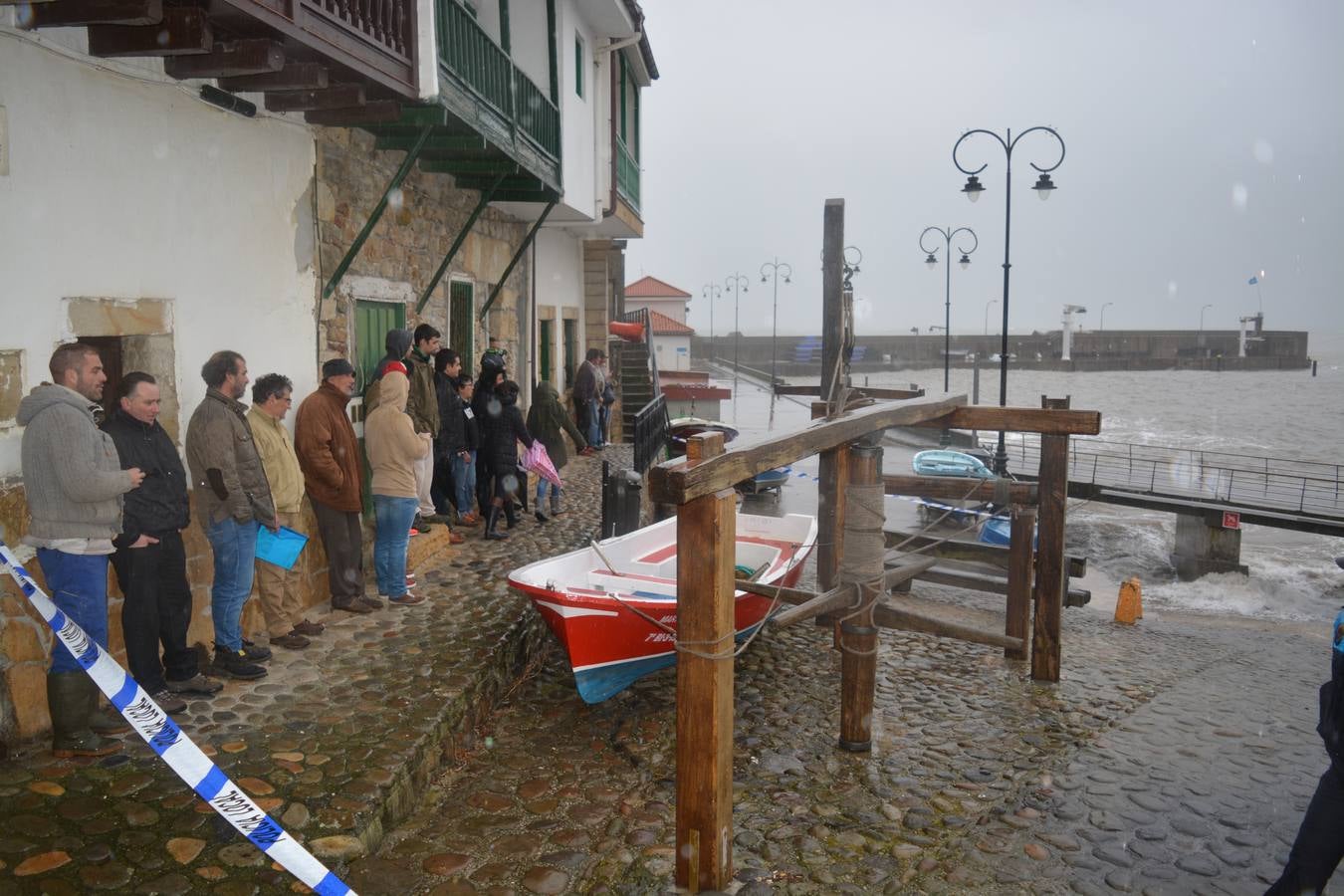 El litoral asturiano, en alerta por olas de hasta nueve metros