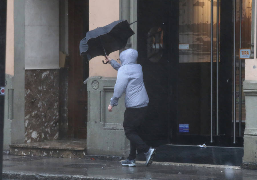 Gijón, afectada por el temporal