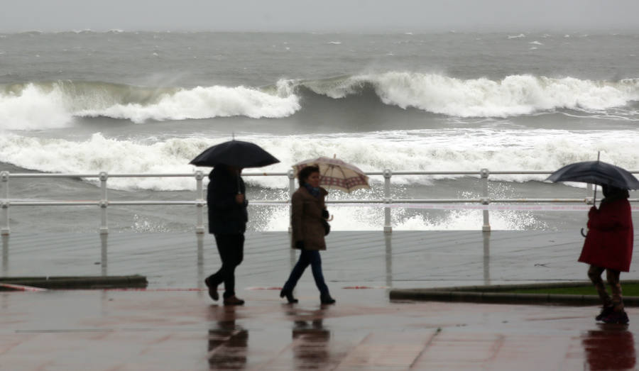 Gijón, afectada por el temporal