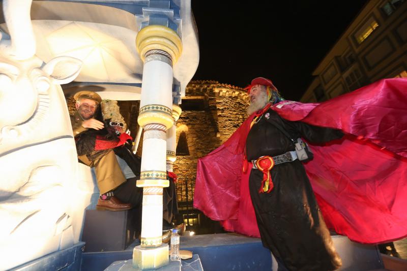 El Antroxu se despide quemando sardinas