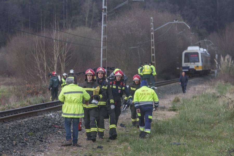 Un matrimonio fallece al ser arrollada su furgoneta por un tren en Cantabria