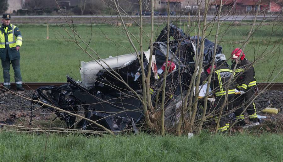 Un matrimonio fallece al ser arrollada su furgoneta por un tren en Cantabria