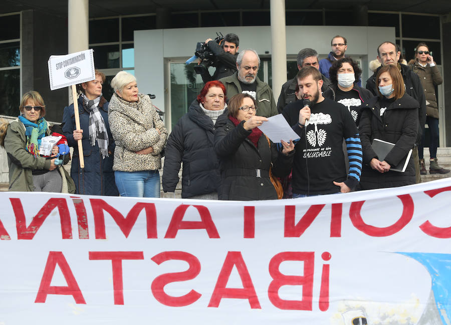 Vecinos de Gijón protestan contra la contaminación