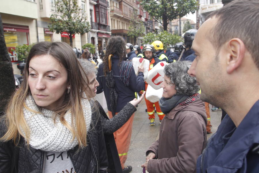 Bomberos de Asturias marcha hasta la Junta para exigir cambios en su organización