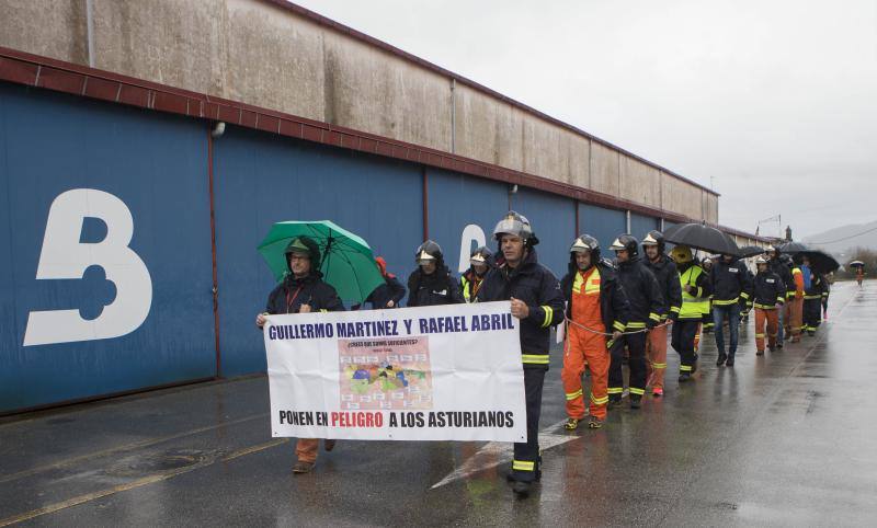 Bomberos de Asturias marcha hasta la Junta para exigir cambios en su organización