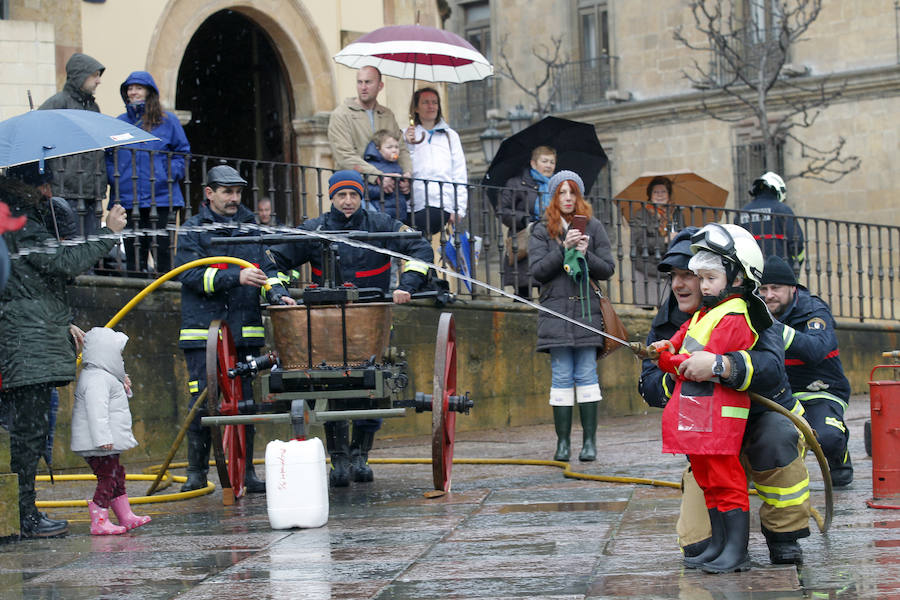 Los bomberos de Oviedo celebran su patrón