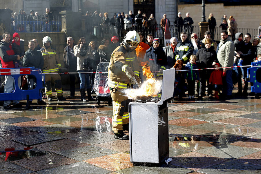 Los bomberos de Oviedo celebran su patrón