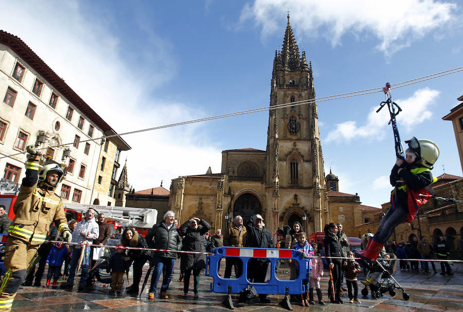 Los bomberos de Oviedo celebran su patrón