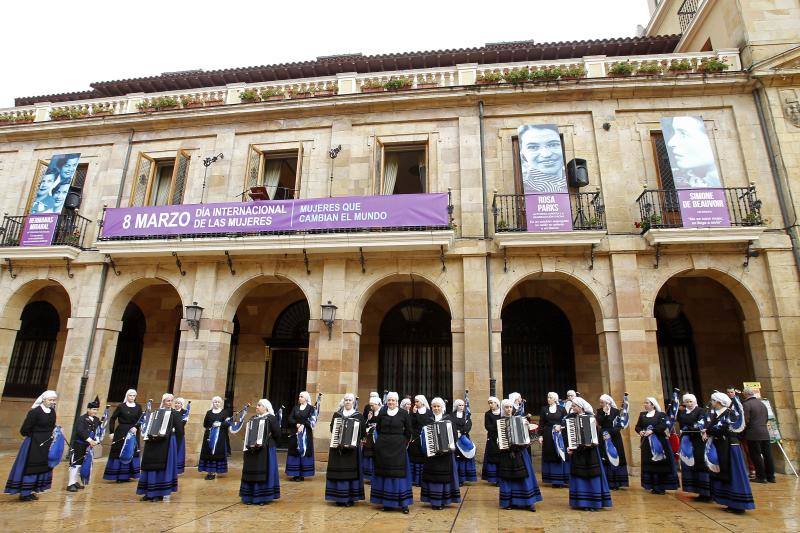 Acto institucional del Día Internacional de la Mujer Trabajadora en Oviedo.