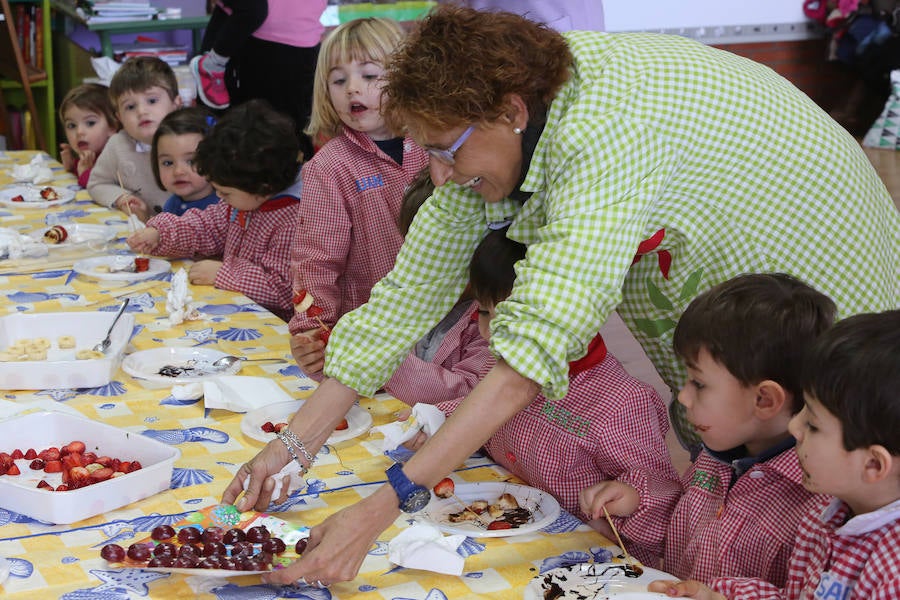 Los &#039;peques&#039; aprenden a comer fruta en el Marcelo Gago